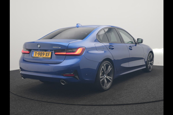 BMW 3-serie 320e Advantage PHEV 204pk Dealer O.H | SOH 87,2% | Head Up | Adaptive Cruise | Camera | Adaptief Onderstel | Laser LED | Lederen Sportstoelen Memory & Verwarmd | Apple Carplay | Blis | Virtual | Navigatie | DAB | 19"L.M |