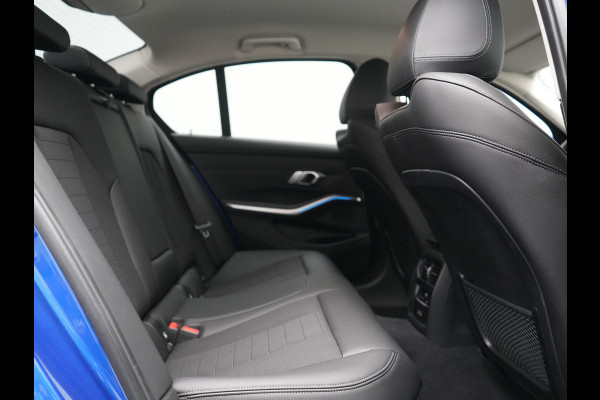 BMW 3-serie 320e Advantage PHEV 204pk Dealer O.H | SOH 87,2% | Head Up | Adaptive Cruise | Camera | Adaptief Onderstel | Laser LED | Lederen Sportstoelen Memory & Verwarmd | Apple Carplay | Blis | Virtual | Navigatie | DAB | 19"L.M |