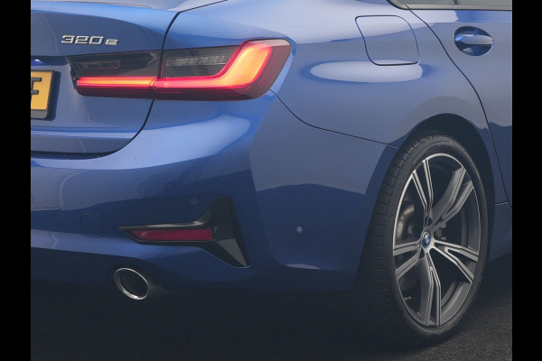 BMW 3-serie 320e Advantage PHEV 204pk Dealer O.H | SOH 87,2% | Head Up | Adaptive Cruise | Camera | Adaptief Onderstel | Laser LED | Lederen Sportstoelen Memory & Verwarmd | Apple Carplay | Blis | Virtual | Navigatie | DAB | 19"L.M |