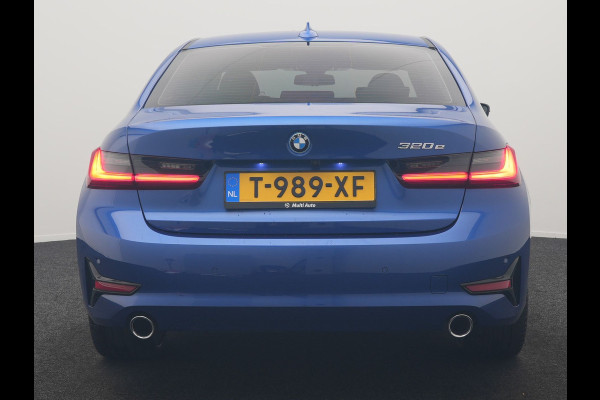 BMW 3-serie 320e Advantage PHEV 204pk Dealer O.H | SOH 87,2% | Head Up | Adaptive Cruise | Camera | Adaptief Onderstel | Laser LED | Lederen Sportstoelen Memory & Verwarmd | Apple Carplay | Blis | Virtual | Navigatie | DAB | 19"L.M |