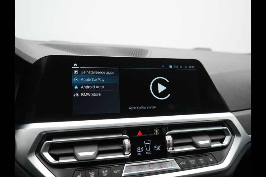 BMW 3-serie 320e Advantage PHEV 204pk Dealer O.H | SOH 87,2% | Head Up | Adaptive Cruise | Camera | Adaptief Onderstel | Laser LED | Lederen Sportstoelen Memory & Verwarmd | Apple Carplay | Blis | Virtual | Navigatie | DAB | 19"L.M |