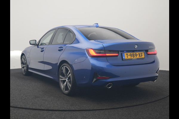 BMW 3-serie 320e Advantage PHEV 204pk Dealer O.H | SOH 87,2% | Head Up | Adaptive Cruise | Camera | Adaptief Onderstel | Laser LED | Lederen Sportstoelen Memory & Verwarmd | Apple Carplay | Blis | Virtual | Navigatie | DAB | 19"L.M |