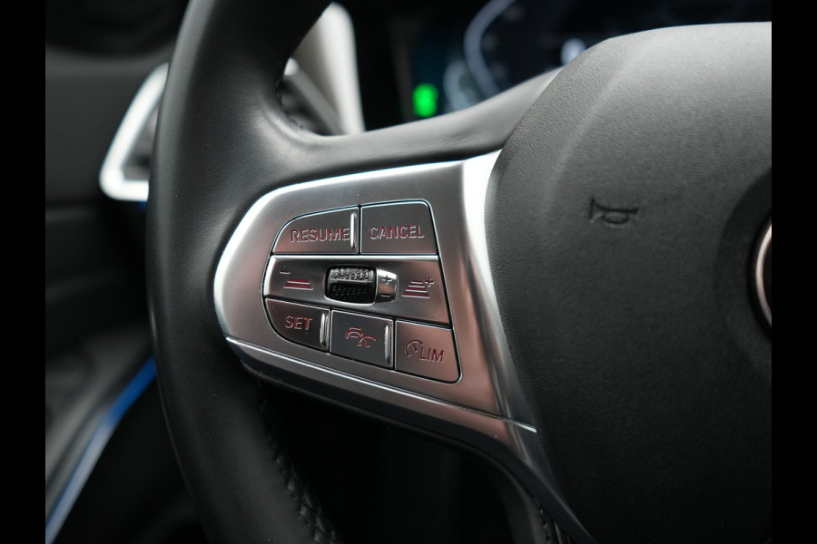 BMW 3-serie 320e Advantage PHEV 204pk Dealer O.H | SOH 87,2% | Head Up | Adaptive Cruise | Camera | Adaptief Onderstel | Laser LED | Lederen Sportstoelen Memory & Verwarmd | Apple Carplay | Blis | Virtual | Navigatie | DAB | 19"L.M |