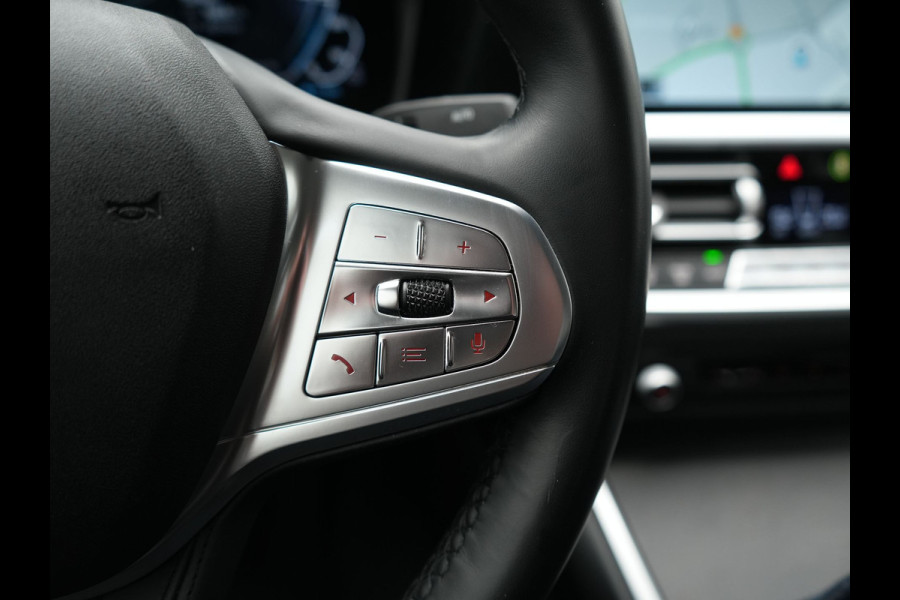 BMW 3-serie 320e Advantage PHEV 204pk Dealer O.H | SOH 87,2% | Head Up | Adaptive Cruise | Camera | Adaptief Onderstel | Laser LED | Lederen Sportstoelen Memory & Verwarmd | Apple Carplay | Blis | Virtual | Navigatie | DAB | 19"L.M |