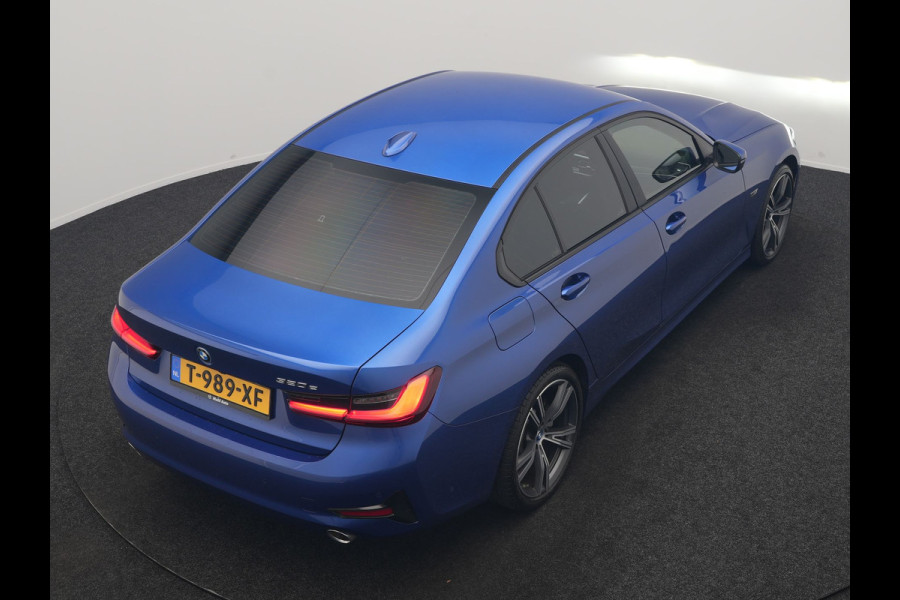 BMW 3-serie 320e Advantage PHEV 204pk Dealer O.H | SOH 87,2% | Head Up | Adaptive Cruise | Camera | Adaptief Onderstel | Laser LED | Lederen Sportstoelen Memory & Verwarmd | Apple Carplay | Blis | Virtual | Navigatie | DAB | 19"L.M |