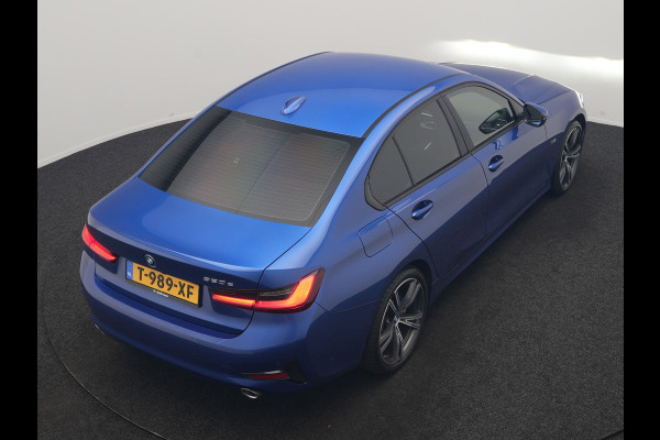BMW 3-serie 320e Advantage PHEV 204pk Dealer O.H | SOH 87,2% | Head Up | Adaptive Cruise | Camera | Adaptief Onderstel | Laser LED | Lederen Sportstoelen Memory & Verwarmd | Apple Carplay | Blis | Virtual | Navigatie | DAB | 19"L.M |