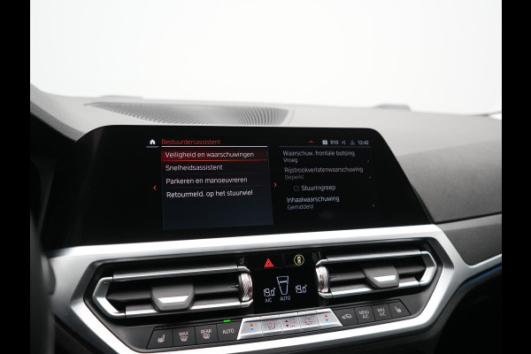 BMW 3-serie 320e Advantage PHEV 204pk Dealer O.H | SOH 87,2% | Head Up | Adaptive Cruise | Camera | Adaptief Onderstel | Laser LED | Lederen Sportstoelen Memory & Verwarmd | Apple Carplay | Blis | Virtual | Navigatie | DAB | 19"L.M |