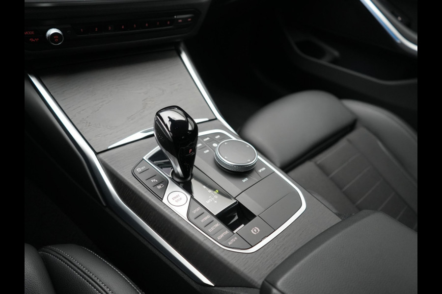 BMW 3-serie 320e Advantage PHEV 204pk Dealer O.H | SOH 87,2% | Head Up | Adaptive Cruise | Camera | Adaptief Onderstel | Laser LED | Lederen Sportstoelen Memory & Verwarmd | Apple Carplay | Blis | Virtual | Navigatie | DAB | 19"L.M |