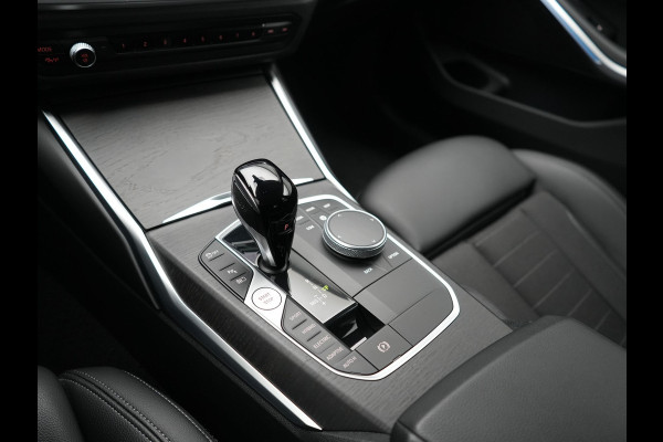 BMW 3-serie 320e Advantage PHEV 204pk Dealer O.H | SOH 87,2% | Head Up | Adaptive Cruise | Camera | Adaptief Onderstel | Laser LED | Lederen Sportstoelen Memory & Verwarmd | Apple Carplay | Blis | Virtual | Navigatie | DAB | 19"L.M |