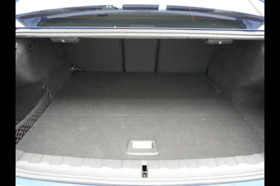 BMW 3-serie 320e Advantage PHEV 204pk Dealer O.H | SOH 87,2% | Head Up | Adaptive Cruise | Camera | Adaptief Onderstel | Laser LED | Lederen Sportstoelen Memory & Verwarmd | Apple Carplay | Blis | Virtual | Navigatie | DAB | 19"L.M |