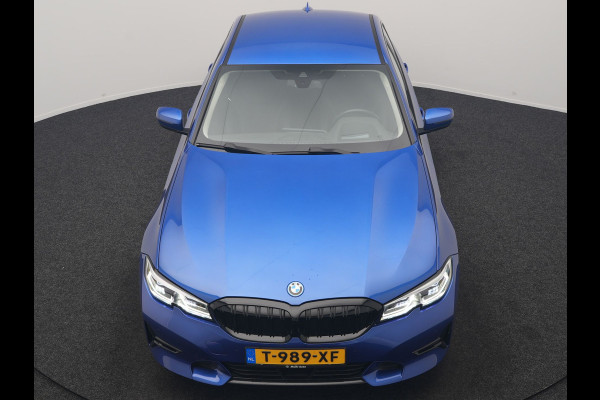 BMW 3-serie 320e Advantage PHEV 204pk Dealer O.H | SOH 87,2% | Head Up | Adaptive Cruise | Camera | Adaptief Onderstel | Laser LED | Lederen Sportstoelen Memory & Verwarmd | Apple Carplay | Blis | Virtual | Navigatie | DAB | 19"L.M |