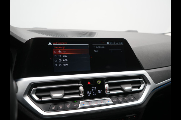 BMW 3-serie 320e Advantage PHEV 204pk Dealer O.H | SOH 87,2% | Head Up | Adaptive Cruise | Camera | Adaptief Onderstel | Laser LED | Lederen Sportstoelen Memory & Verwarmd | Apple Carplay | Blis | Virtual | Navigatie | DAB | 19"L.M |