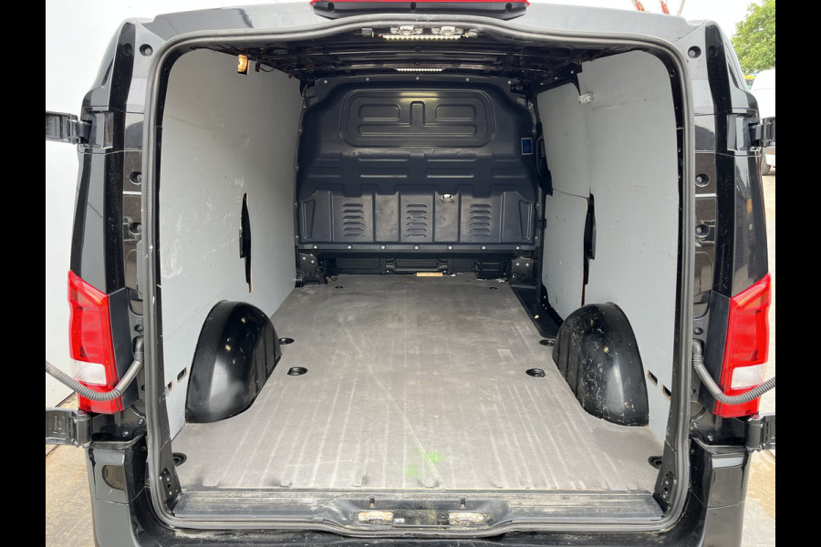 Mercedes-Benz Vito 119 1.9 CDI 190pk Automaat L2H1 Climate Control Adaptieve Cruise Control Trekhaak Navigatie Camera Stoelverwarming