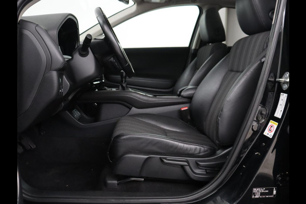 Honda HR-V 1.5 i-VTEC Executive | Panoramadak | Half leder | Cruise control | Trekhaak | Lane assist | Stoelverwarming | Camera | Park assist