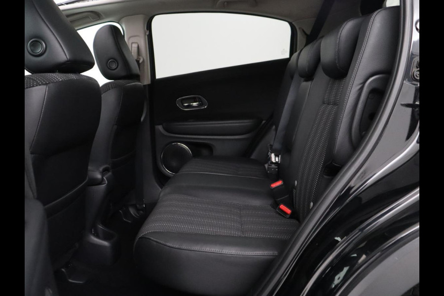 Honda HR-V 1.5 i-VTEC Executive | Panoramadak | Half leder | Cruise control | Trekhaak | Lane assist | Stoelverwarming | Camera | Park assist