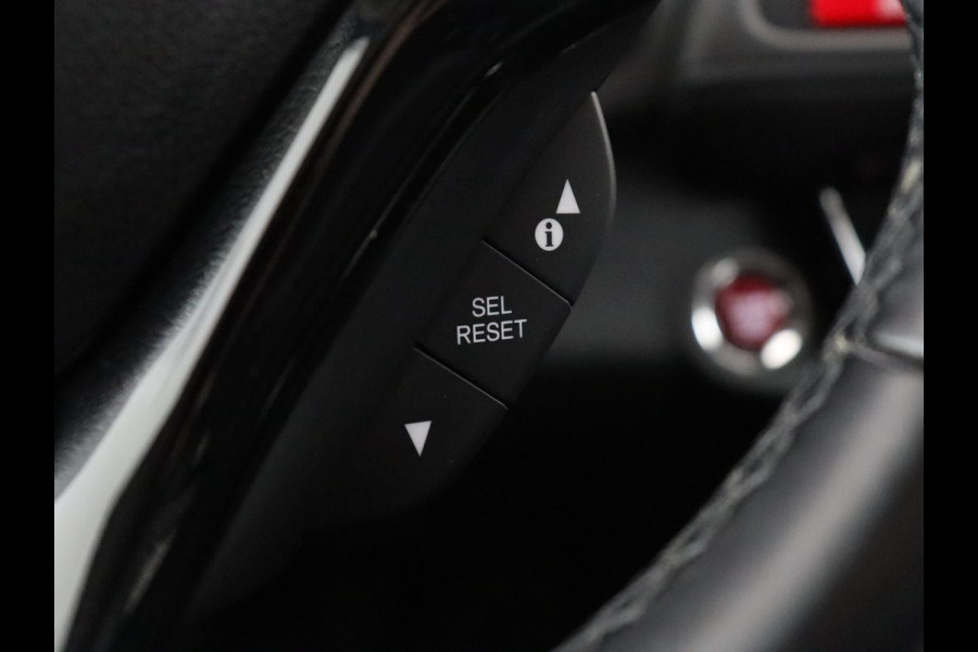 Honda HR-V 1.5 i-VTEC Executive | Panoramadak | Half leder | Cruise control | Trekhaak | Lane assist | Stoelverwarming | Camera | Park assist