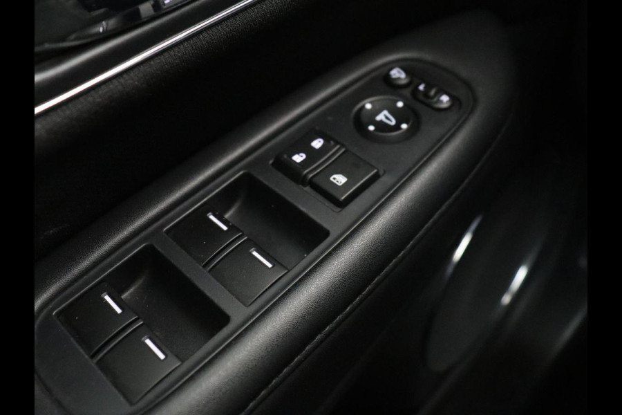 Honda HR-V 1.5 i-VTEC Executive | Panoramadak | Half leder | Cruise control | Trekhaak | Lane assist | Stoelverwarming | Camera | Park assist