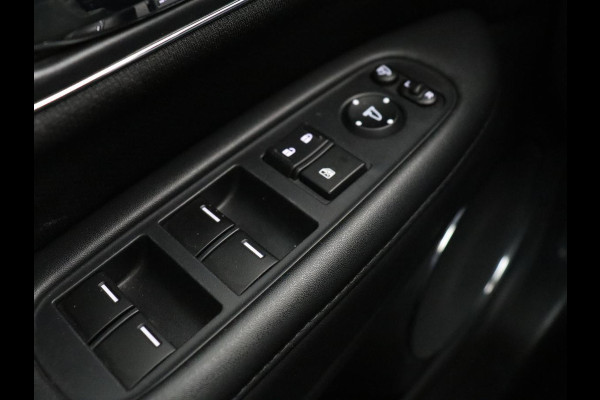 Honda HR-V 1.5 i-VTEC Executive | Panoramadak | Half leder | Cruise control | Trekhaak | Lane assist | Stoelverwarming | Camera | Park assist