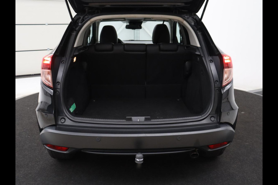 Honda HR-V 1.5 i-VTEC Executive | Panoramadak | Half leder | Cruise control | Trekhaak | Lane assist | Stoelverwarming | Camera | Park assist