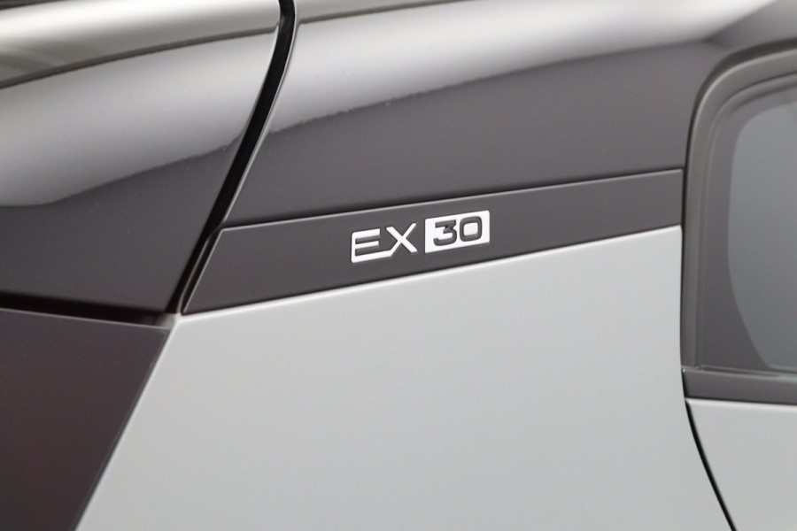 Volvo EX30 Twin Motor 428 PK Performance Ultra 69 kWh, SOH 95 %, Adap. Cruise Control, 360° Camera, Harman/Kardon