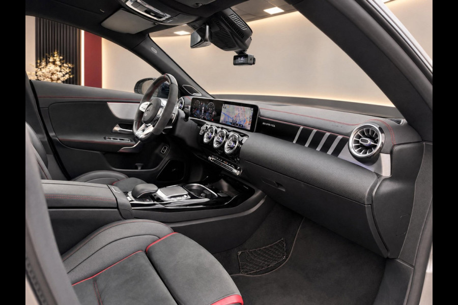 Mercedes-Benz CLA-Klasse AMG 45 S 421PK 4MATIC+ Premium Plus | Pano | Burmester | Kuipstoelen | Dealer Ond.