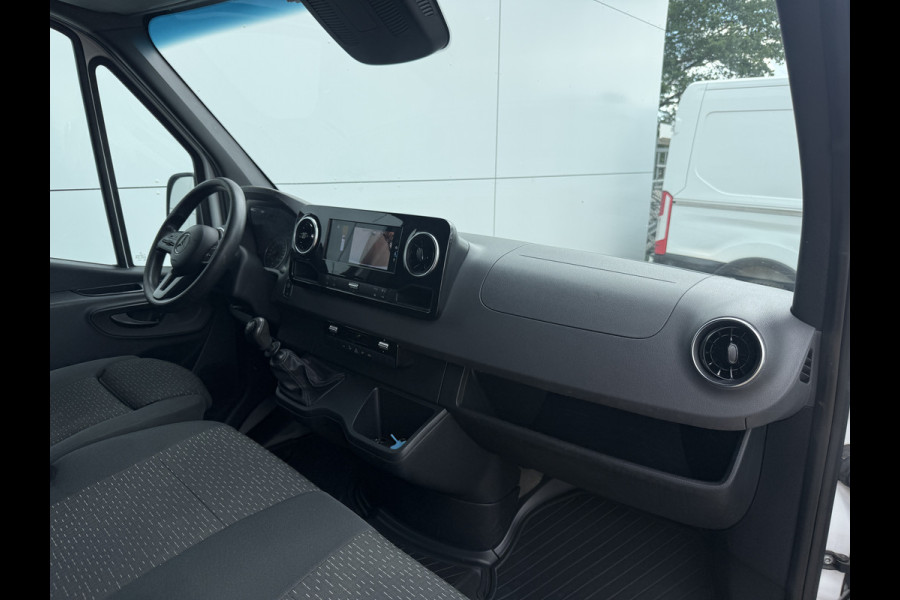 Mercedes-Benz Sprinter 516 2.2 CDI L2H2 Dubbellucht 10 Inch MBUX 3,5t Trekhaak Climate Control Navigatie Parkeersensoren V + A