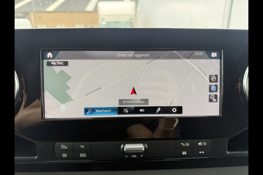 Mercedes-Benz Sprinter 516 2.2 CDI L2H2 Dubbellucht 10 Inch MBUX 3,5t Trekhaak Climate Control Navigatie Parkeersensoren V + A