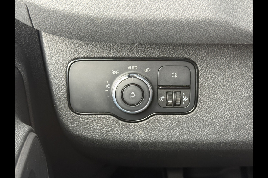Mercedes-Benz Sprinter 516 2.2 CDI L2H2 Dubbellucht 10 Inch MBUX 3,5t Trekhaak Climate Control Navigatie Parkeersensoren V + A