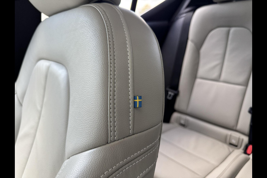 Volvo XC40 1.5 T4 Plug-in hybrid Ultimate Bright | SOH: nnb | Pano | H&K | Full LED | Addaptive CC| 360 Cam | Beige Leder | Elektr. Achterklep | 19 Inch LM |