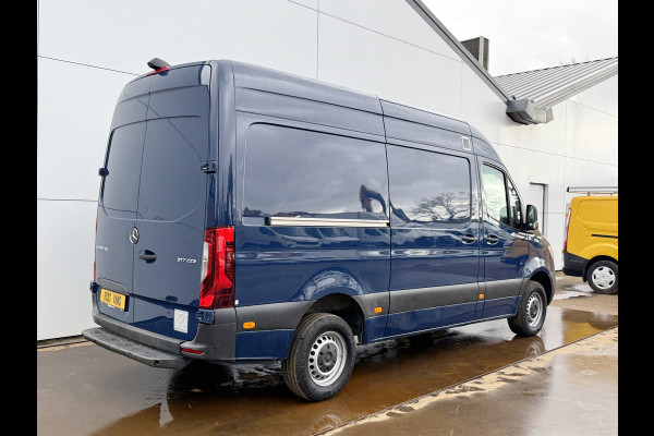 Mercedes-Benz Sprinter 317 1.9 CDI L2H2 LED 10 Inch MBUX Scherm Lederen bekleding Climate Control Cruise Control Camera Navigatie Parkeersensoren voor