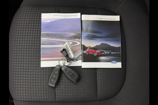 Ford Kuga 1.5 EcoBoost ST-Line (INCL-BTW) *FULL-LED | DIGI-COCKPIT | KEYLESS | DAB | CAMERA | CARPLAY | NAVI-FULLMAP | SPORTSEATS | PRIVACY-GLASS | TOWBAR | 18"ALU*