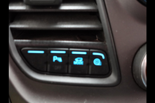 Ford Transit Custom L2H1 Trend Automaat Dubbele cabine Navigatie Trekhaak Cruise Control Parkeersensoren Airco Bluetooth Apple carplay Android auto Euro 6