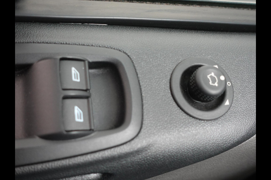 Ford Transit Custom L2H1 Trend Automaat Dubbele cabine Navigatie Trekhaak Cruise Control Parkeersensoren Airco Bluetooth Apple carplay Android auto Euro 6