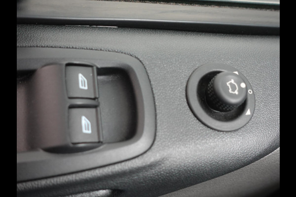 Ford Transit Custom L2H1 Trend Automaat Dubbele cabine Navigatie Trekhaak Cruise Control Parkeersensoren Airco Bluetooth Apple carplay Android auto Euro 6