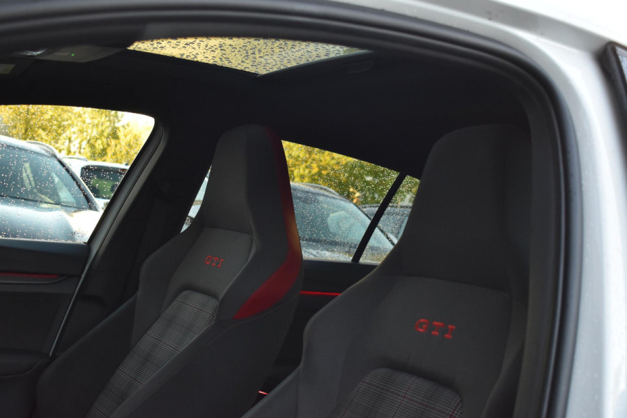 Volkswagen Golf 2.0 TSI GTI Pano IQ HK Camera Trekhaak