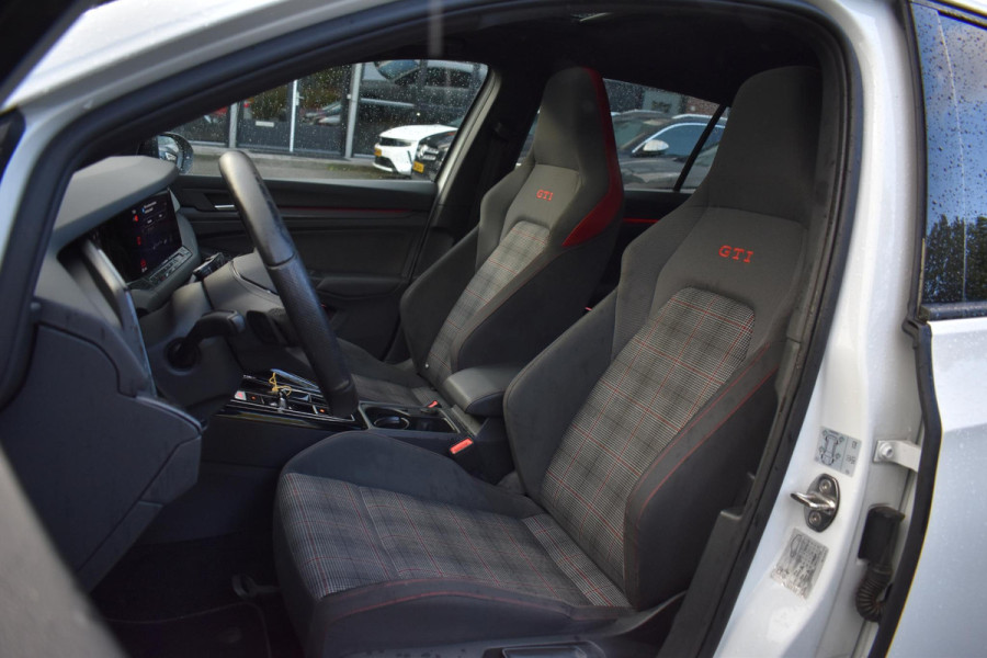 Volkswagen Golf 2.0 TSI GTI Pano IQ HK Camera Trekhaak