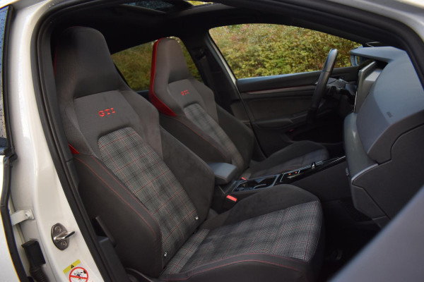 Volkswagen Golf 2.0 TSI GTI Pano IQ HK Camera Trekhaak