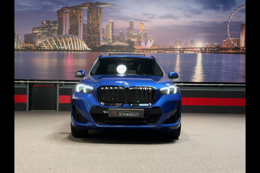BMW iX1 xDrive30 Launch Edition 67 kWh |HUD|Panorama|Harman/Kardon|BTW incl