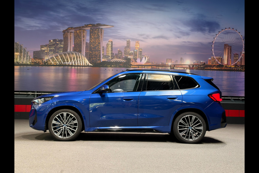BMW iX1 xDrive30 Launch Edition 67 kWh |HUD|Panorama|Harman/Kardon|BTW incl
