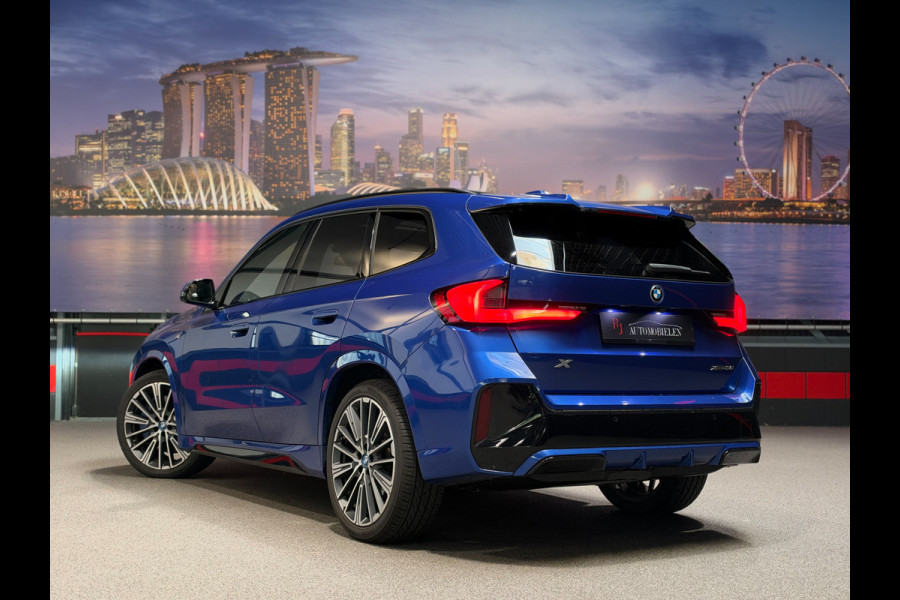BMW iX1 xDrive30 Launch Edition 67 kWh |HUD|Panorama|Harman/Kardon|BTW incl