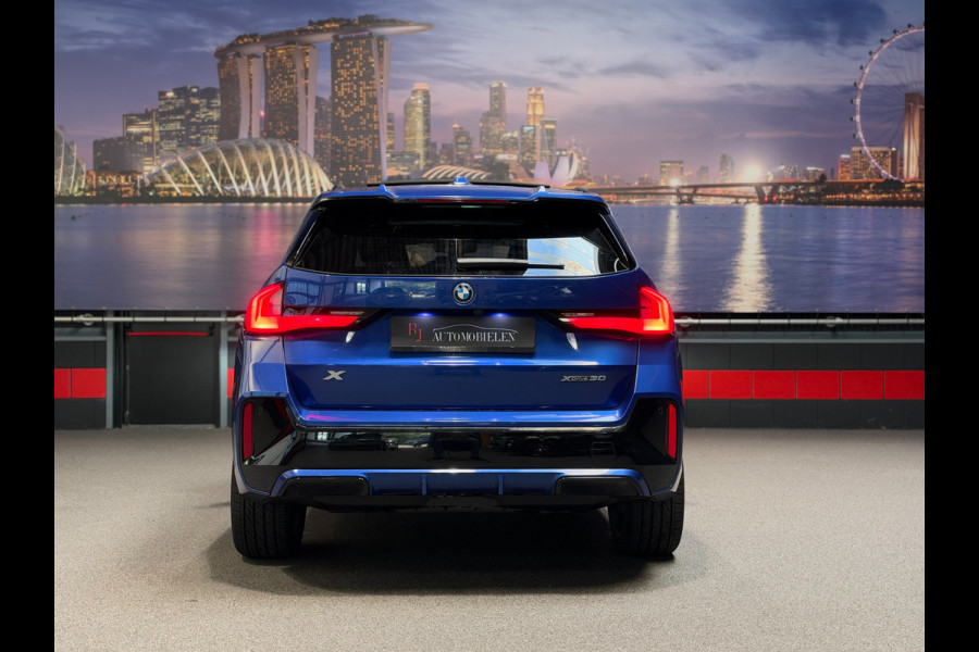 BMW iX1 xDrive30 Launch Edition 67 kWh |HUD|Panorama|Harman/Kardon|BTW incl