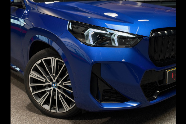 BMW iX1 xDrive30 Launch Edition 67 kWh |HUD|Panorama|Harman/Kardon|BTW incl
