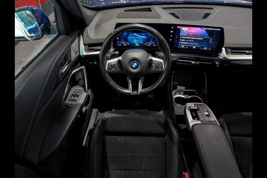 BMW iX1 xDrive30 Launch Edition 67 kWh |HUD|Panorama|Harman/Kardon|BTW incl