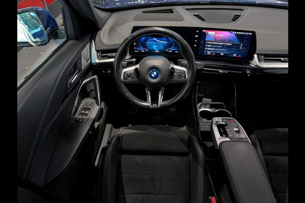 BMW iX1 xDrive30 Launch Edition 67 kWh |HUD|Panorama|Harman/Kardon|BTW incl