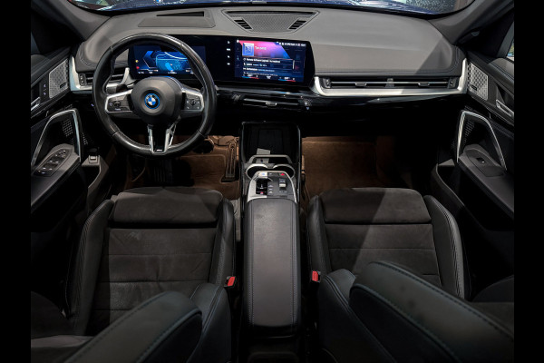 BMW iX1 xDrive30 Launch Edition 67 kWh |HUD|Panorama|Harman/Kardon|BTW incl