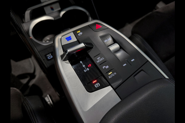 BMW iX1 xDrive30 Launch Edition 67 kWh |HUD|Panorama|Harman/Kardon|BTW incl