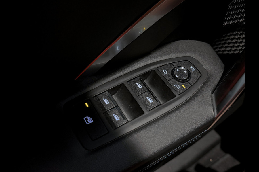 BMW iX1 xDrive30 Launch Edition 67 kWh |HUD|Panorama|Harman/Kardon|BTW incl