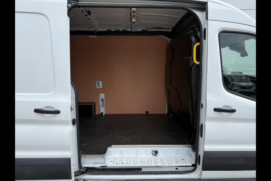 Ford E-Transit 68kWh 184PK L2H2 317km WLTP BEV Snelladen 360° Camera Stoelverwarming Cruise control Climate control Carplay Navigatie Parkeerse