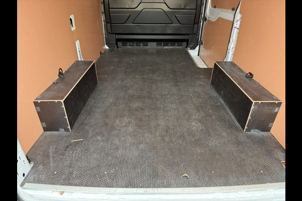 Ford E-Transit 68kWh 184PK L2H2 317km WLTP BEV Snelladen 360° Camera Stoelverwarming Cruise control Climate control Carplay Navigatie Parkeerse