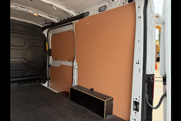 Ford E-Transit 68kWh 184PK L2H2 317km WLTP BEV Snelladen 360° Camera Stoelverwarming Cruise control Climate control Carplay Navigatie Parkeerse